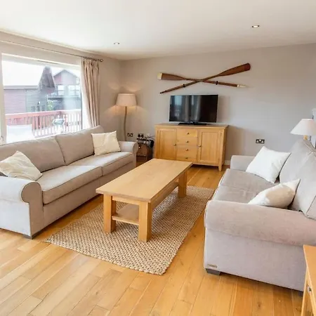 Retallack Resort 4 Bedroom Lodge - Hot Tub For Hire On Request -Pool & Spa Padstow Exterior photo
