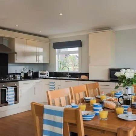 Retallack Resort 4 Bedroom Lodge - Hot Tub For Hire On Request -Pool & Spa Padstow Exterior photo